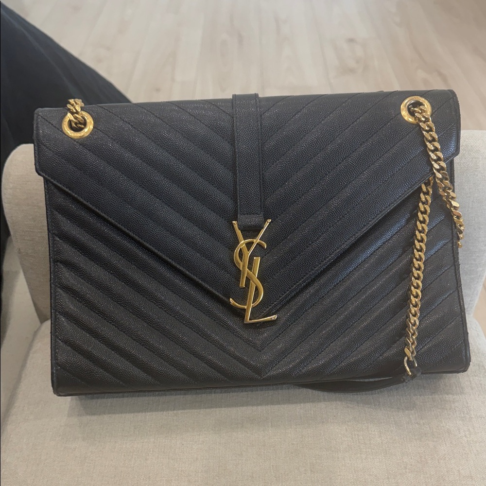 Saint Laurent Black Quilted Leather Shoulder Bag with Gold Hardware - Picture 4 of 5